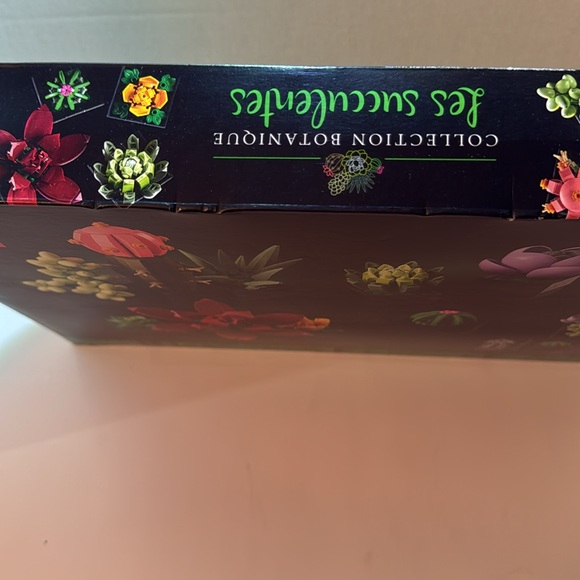 LEGO Succulents 10309 - Picture 3 of 9